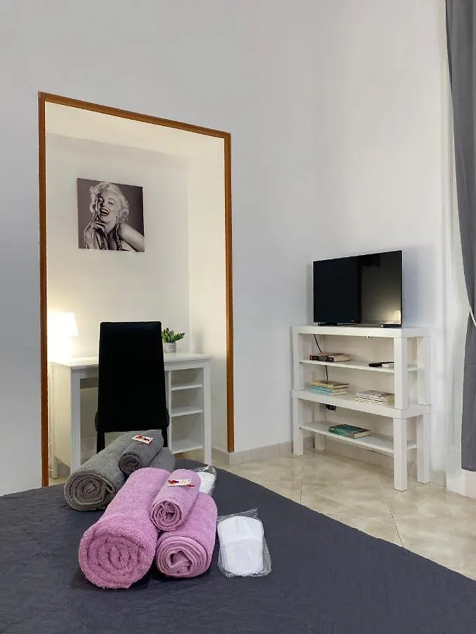 De Lollis Apartments Naples Italy