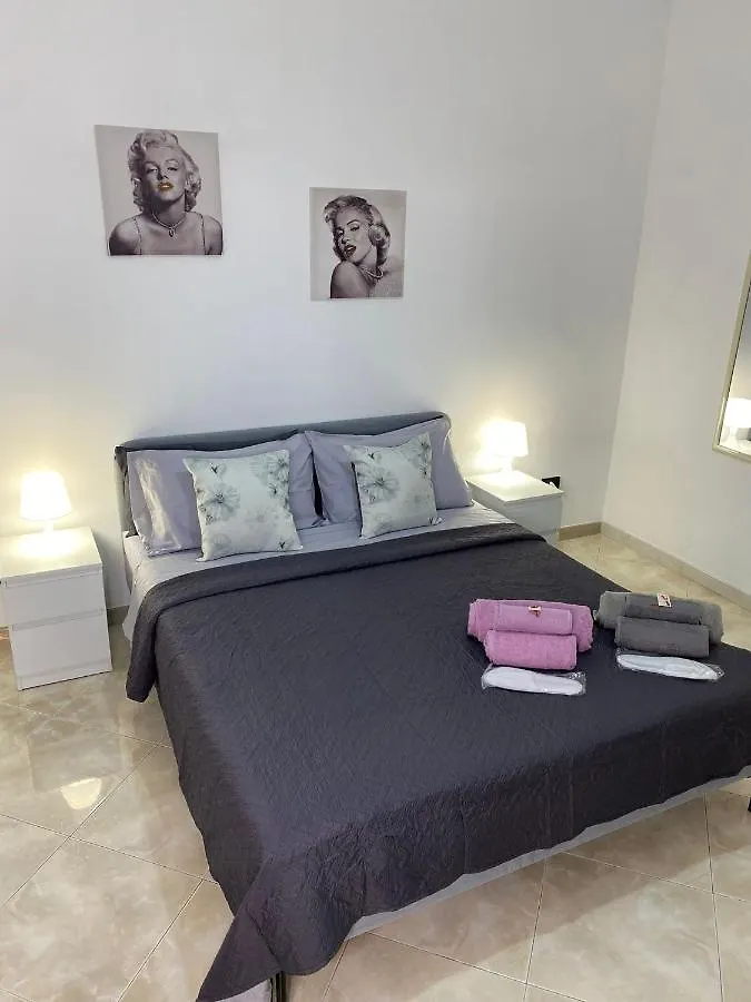 De Lollis Apartments Naples